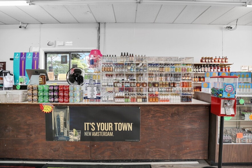 More Photos Of 105-149 W Hendry St, Hinesville Storefront For Lease