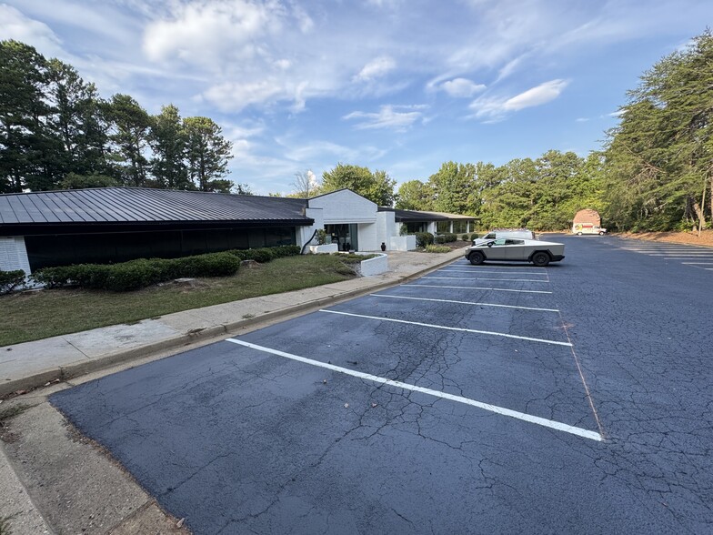 Primary Photo Of 5000 McGinnis Ferry Rd, Alpharetta Light Distribution For Sale