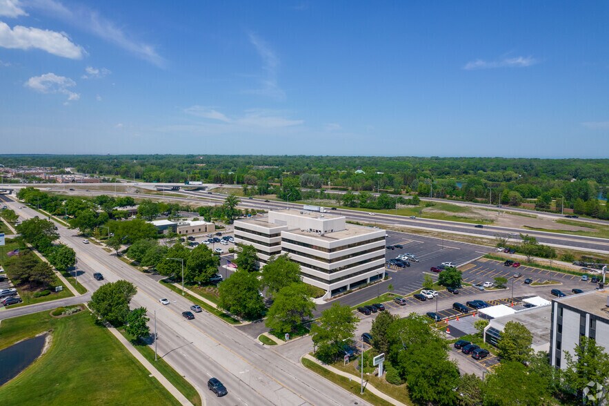 More Photos Of 707 Skokie Blvd, Northbrook Unknown For Lease