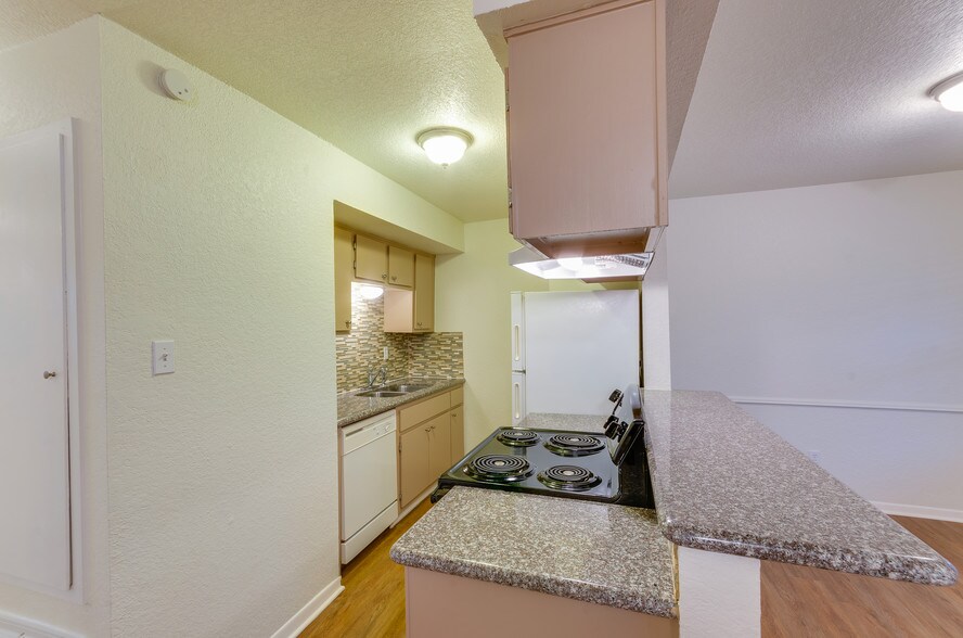 More Photos Of 601 E Coombs St, Alvin Apartments For Sale