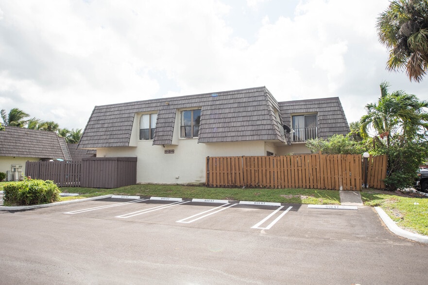 More Photos Of 1845 N Congress Ave, West Palm Beach Multifamily For Sale