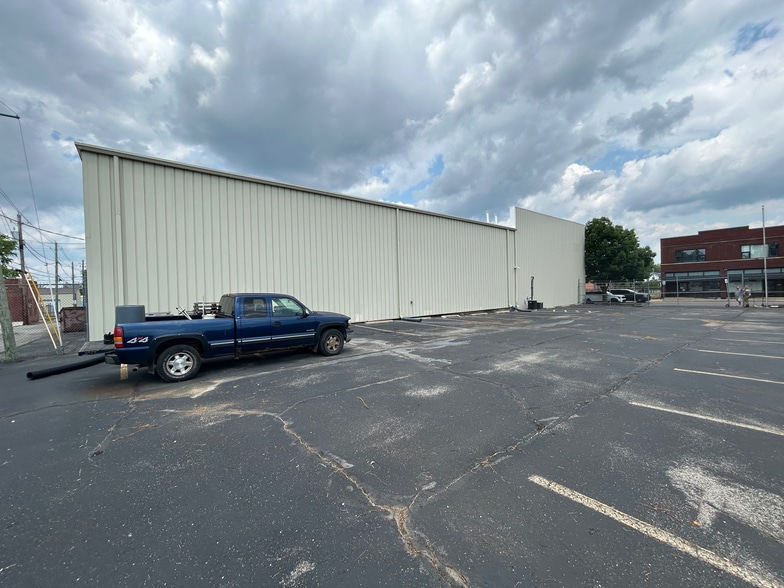 More Photos Of 1916-1924 S Calhoun St, Fort Wayne Storefront For Sale
