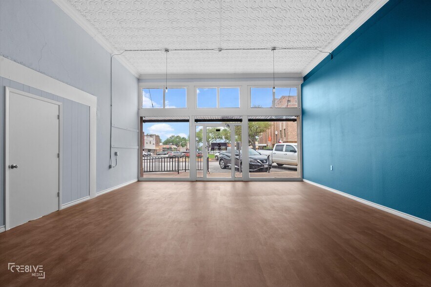 More Photos Of 157 S Henderson St, Rusk Flex For Sale