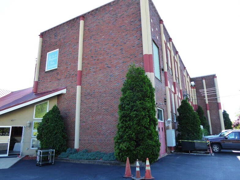 More Photos Of 879 Freeport Rd, Creighton Medical For Sale