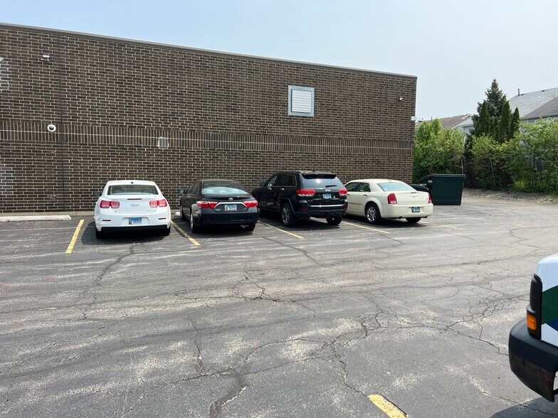 More Photos Of 1355 Wilhelm Rd, Mundelein Warehouse For Lease