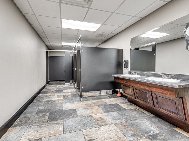 More Photos Of 4900 Richmond Sq, Oklahoma City Medical For Sale