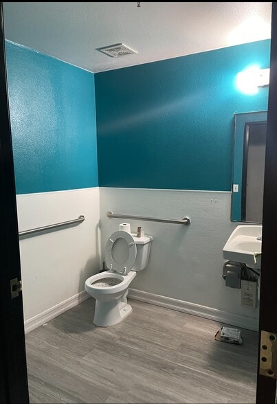 More Photos Of 1305 Vegas Valley Dr, Las Vegas Unknown For Lease