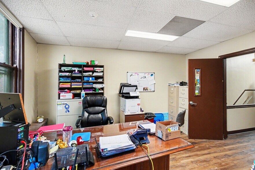 More Photos Of 1002 Monmouth St, Newport Office Residential For Sale