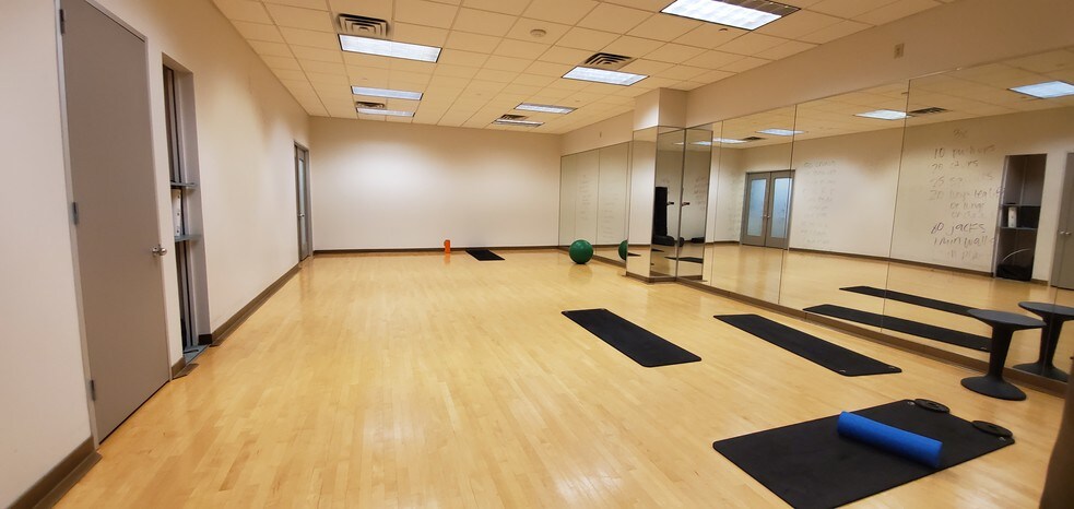 More Photos Of 3030 Lyndon B Johnson Fwy, Dallas Office For Lease