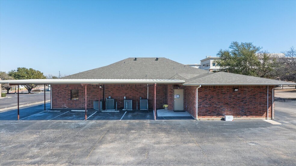 More Photos Of 1318 Paluxy Rd, Granbury Office For Sale