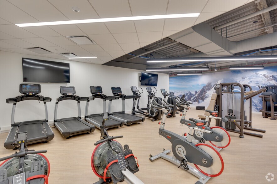 More Photos Of 2211-2215 S York Rd, Oak Brook Office For Lease