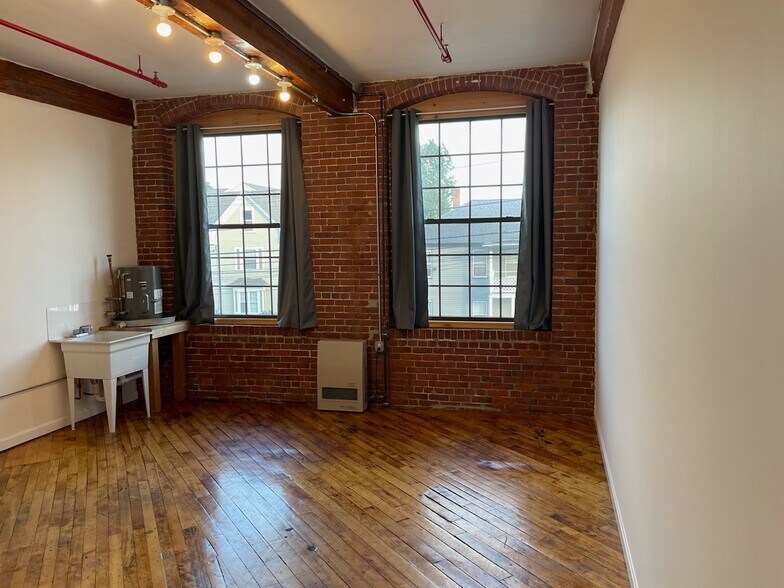 More Photos Of 51-55 Lake St, Nashua Light Manufacturing For Sale