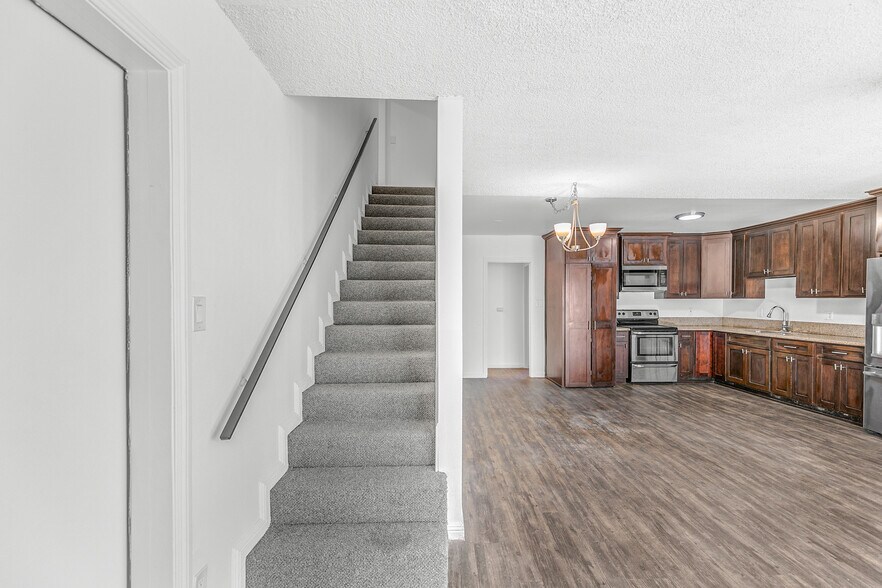 More Photos Of 600 Almond Ave, Long Beach Apartments For Sale