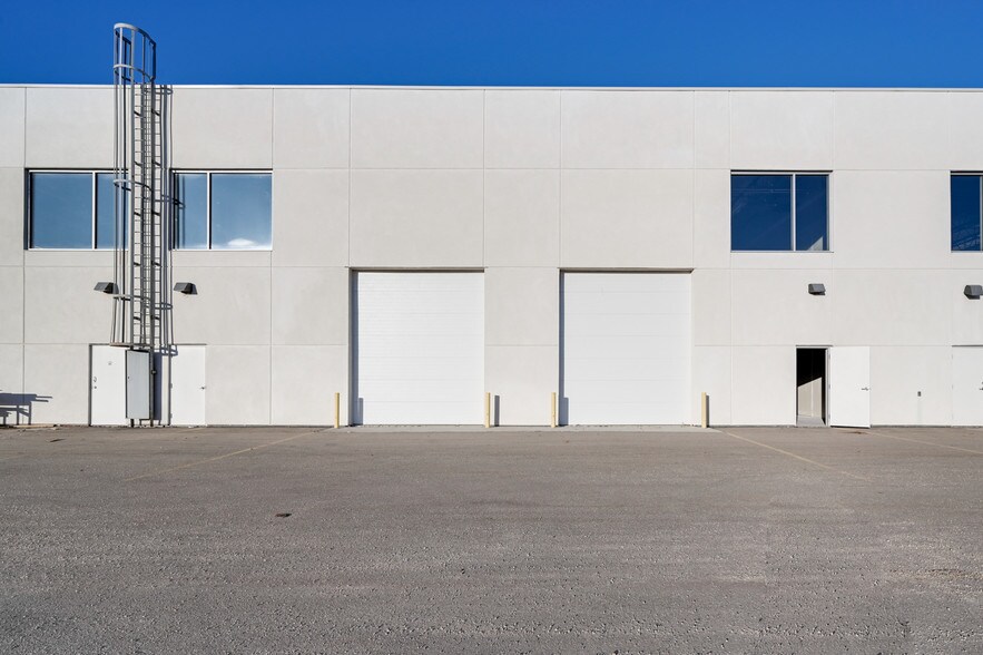 More Photos Of 13903-13983 156th St NW, Edmonton Light Distribution For Lease