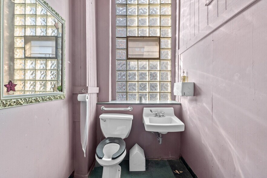 More Photos Of 2525 S Jefferson Ave, Saint Louis General Retail For Sale