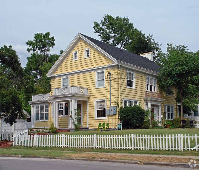 Primary Photo Of 1129 Walnut St, Springfield Restaurant For Sale