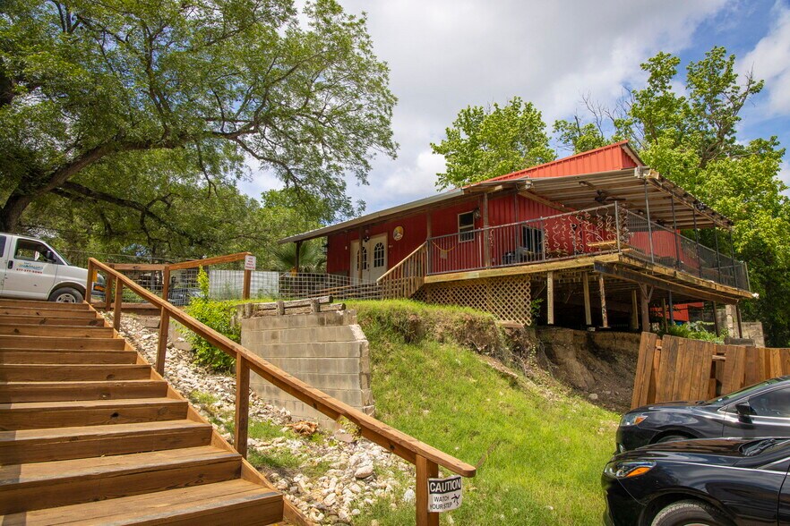 More Photos Of 7308 River Rd, New Braunfels Sports And Entertainment For Sale