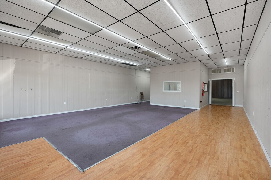 More Photos Of 514 S Wall St, Calhoun Storefront Retail Office For Lease