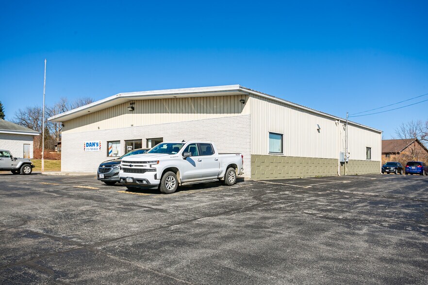 More Photos Of 636 W Washington St, Geneva Office For Sale