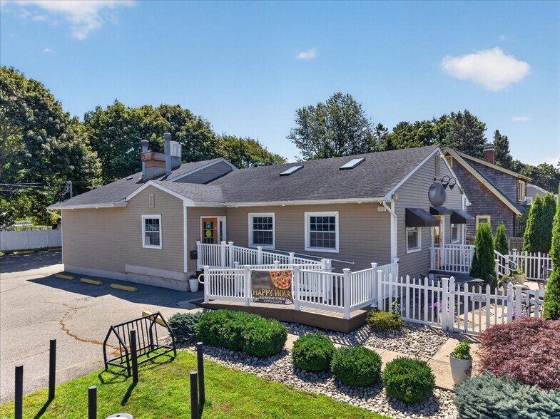 Primary Photo Of 11 E Pattagansett Rd, Niantic Restaurant For Sale