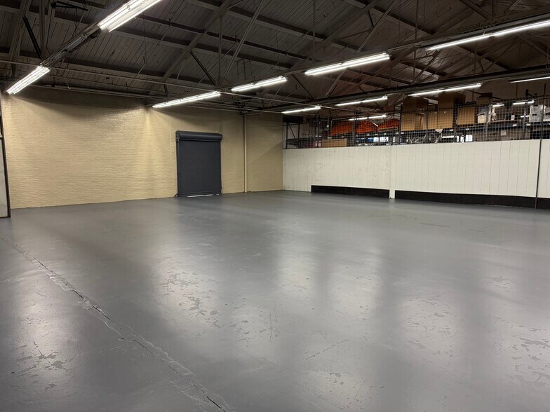 More Photos Of 4555 Pearson Pl, Long Island City Self Storage For Lease