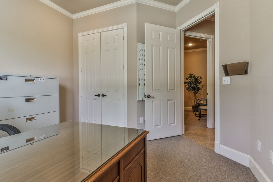 More Photos Of 5501 Louetta Rd, Spring Office For Sale