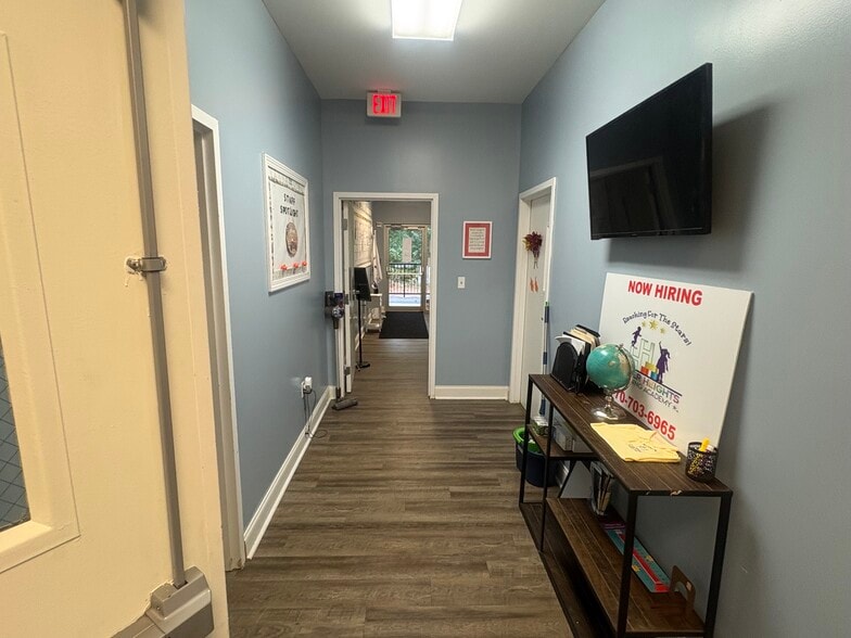 More Photos Of 6270 Red Oak Rd, Atlanta Religious Facility For Sale