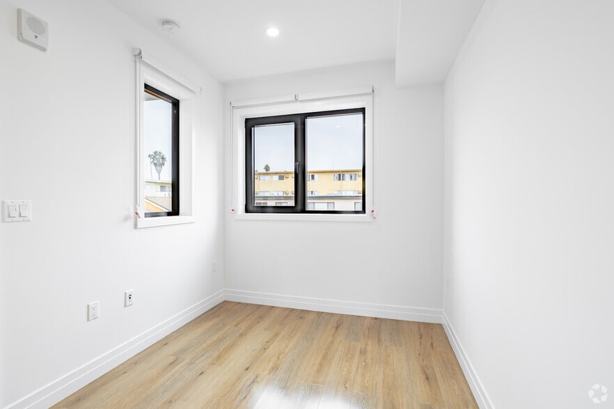 More Photos Of 1525 N Hobart Blvd, Los Angeles Apartments For Sale