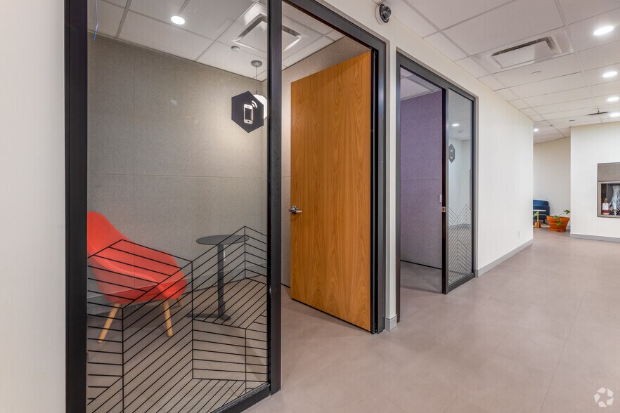 More Photos Of 200 Bay St, Toronto Coworking Space