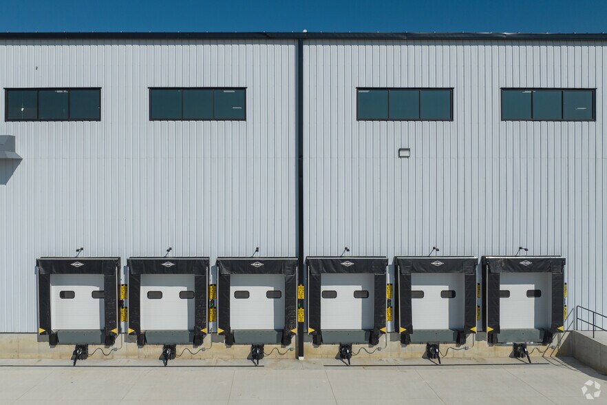 More Photos Of 203 Stonemont Dr, Bristol Warehouse For Lease