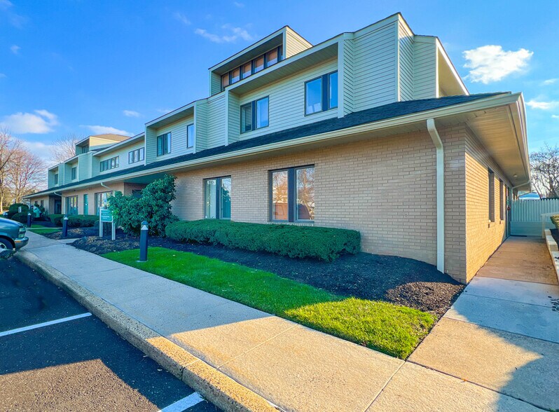 More Photos Of 333 N Oxford Valley Rd, Fairless Hills Medical For Lease