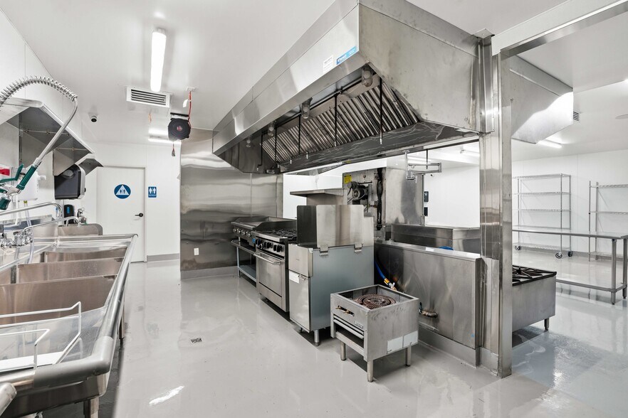 More Photos Of 14071 Polk St, Sylmar Food Processing For Lease