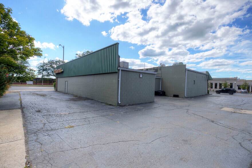 More Photos Of 1744 Biddle Ave, Wyandotte General Retail For Sale