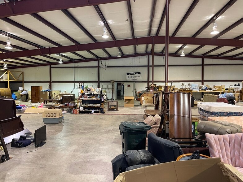 More Photos Of 1310 Elliott Blvd, Jasper Showroom For Sale