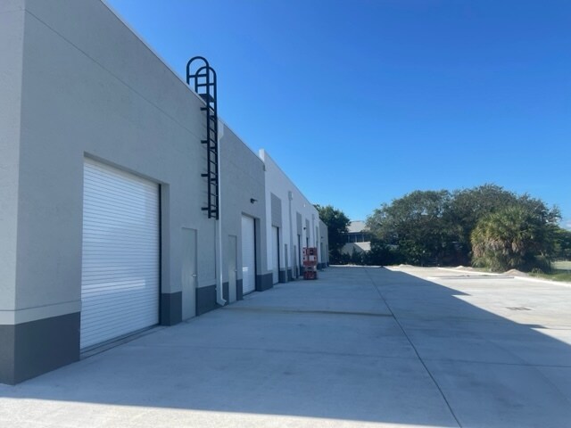 More Photos Of 1740 E Tiffany Dr, Mangonia Park Light Distribution For Lease