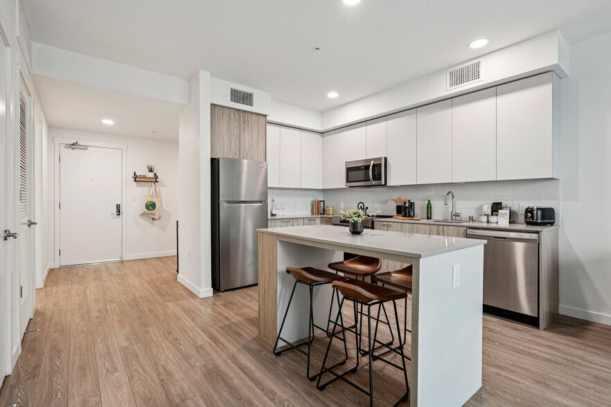 More Photos Of 1010 11th St, Sacramento Apartments For Lease