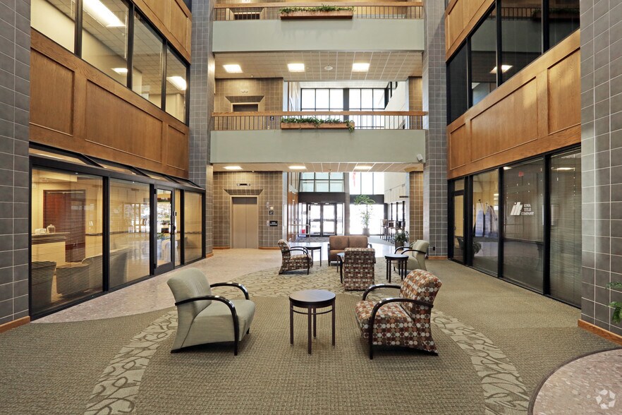 More Photos Of 1415 28th St, West Des Moines Office For Lease