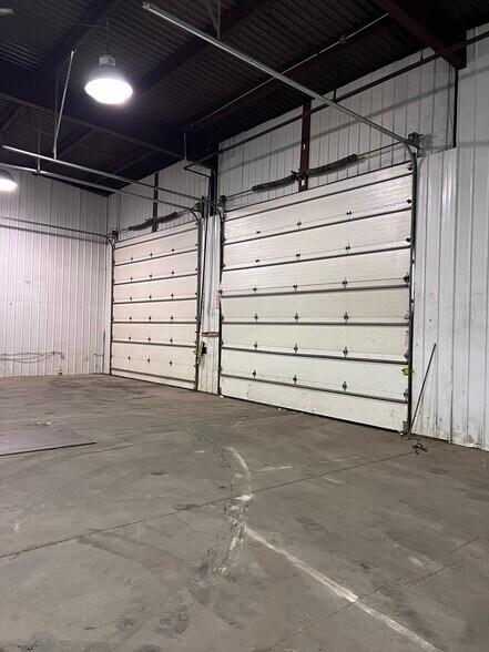More Photos Of 11 Gillis Ave, Ridgway Manufacturing For Lease