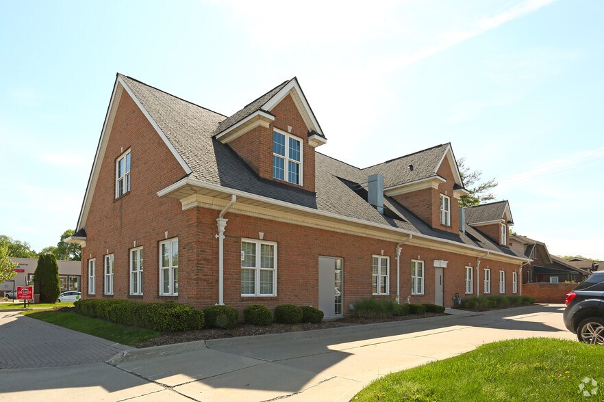 More Photos Of 14950 E Jefferson Ave, Grosse Pointe Park Office For Lease
