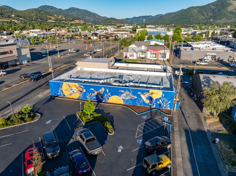 More Photos Of 239 SE G St, Grants Pass General Retail For Sale