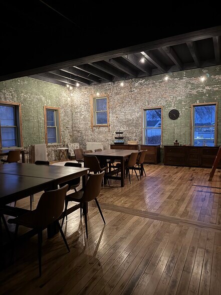 More Photos Of 203 Ellis St, Kewaunee Office For Sale