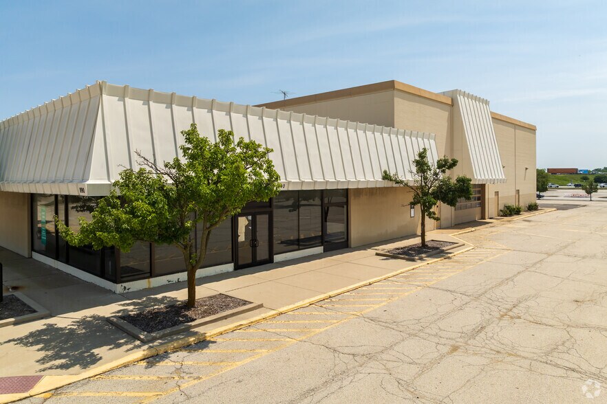 More Photos Of , Schaumburg General Retail For Sale