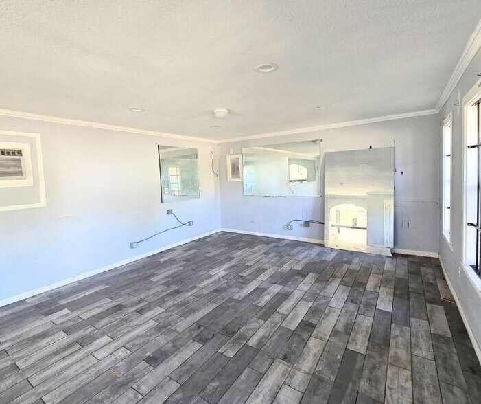 More Photos Of 607 W Martin Luther King Jr. St, Bryan Office For Sale