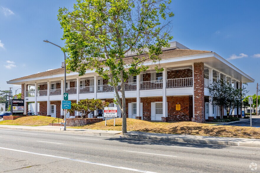 More Photos Of 1701 N Main St, Santa Ana Office For Sale