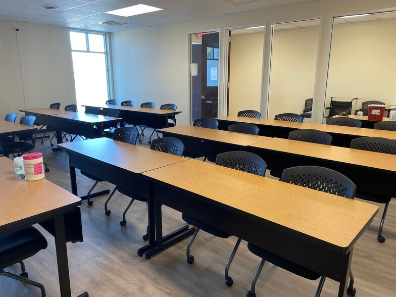 More Photos Of 3115 College Park Dr, Conroe Medical For Lease