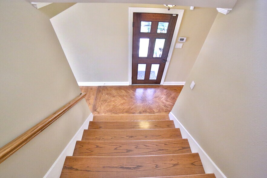 More Photos Of 2625 Peckham St, Houston Office Residential For Lease