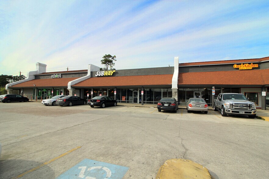 More Photos Of 12611 Woodforest Blvd, Houston Unknown For Lease