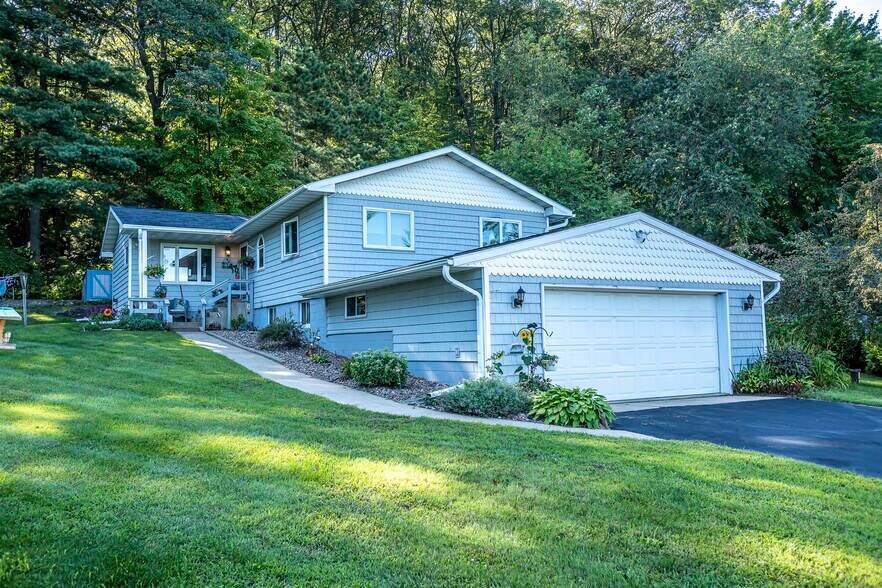 More Photos Of N9581 US Highway 12, Merrillan Restaurant For Sale