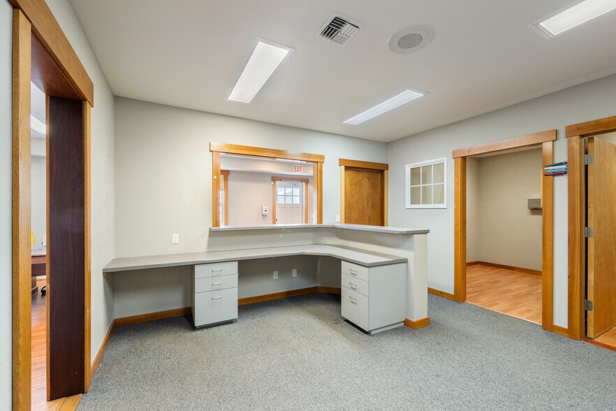 More Photos Of 441-433 30th St, Astoria Healthcare For Lease