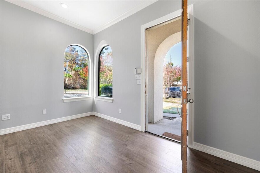 More Photos Of 12832 Willow Centre Dr, Houston Office Residential For Sale